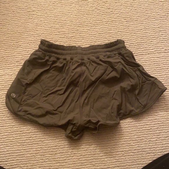 Lulu Lemon shorts - Picture 2 of 8
